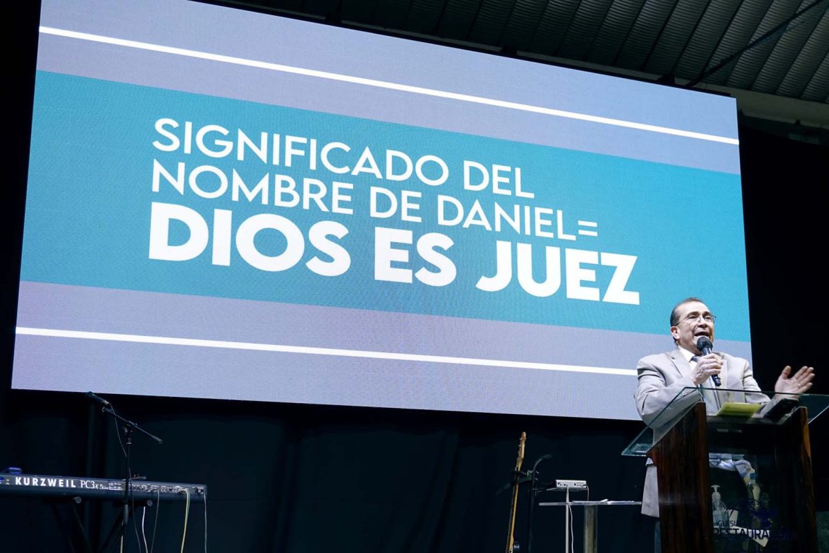Pantalla LED en Iglesia Restauración, fabricada e instalada por Corpotek