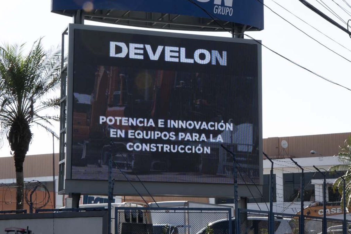 Pantalla LED para Grupo Tecún, fabricada e instalada por Corpotek