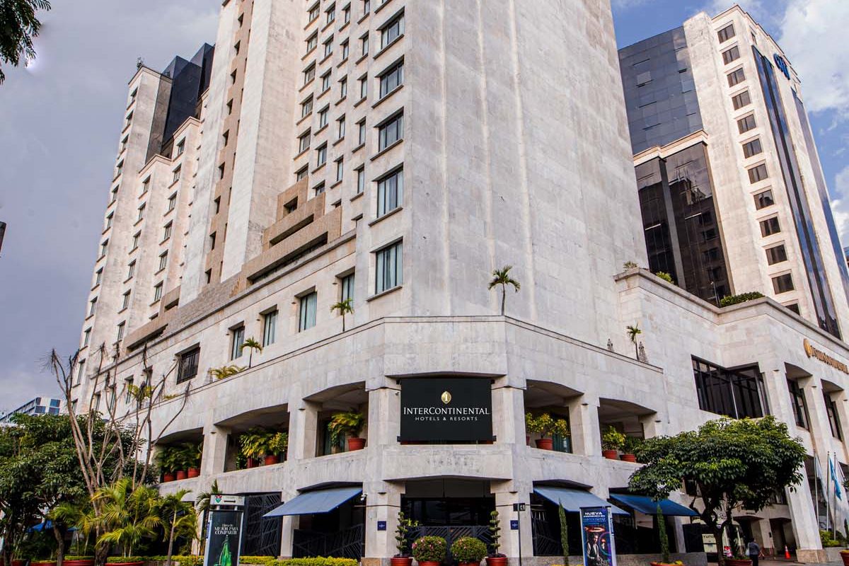 Pantalla LED para Hotel Intercontinental, fabricada e instalada por Corpotek