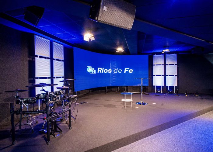 Pantalla LED en Iglesia Ríos de Fé, fabricada e instalada por Corpotek
