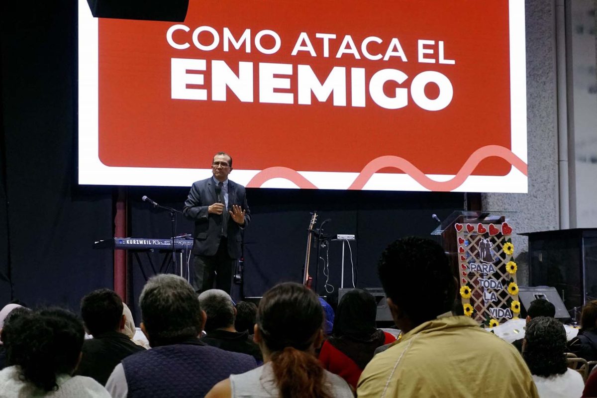 Pantalla LED en Iglesia Restauración, fabricada e instalada por Corpotek