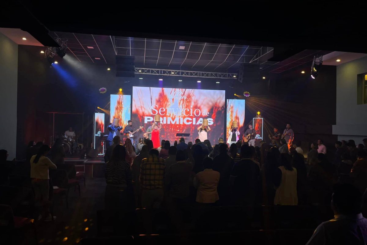 Pantalla LED para Iglesia Días de Gloria fabricada e instalada por Corpotek