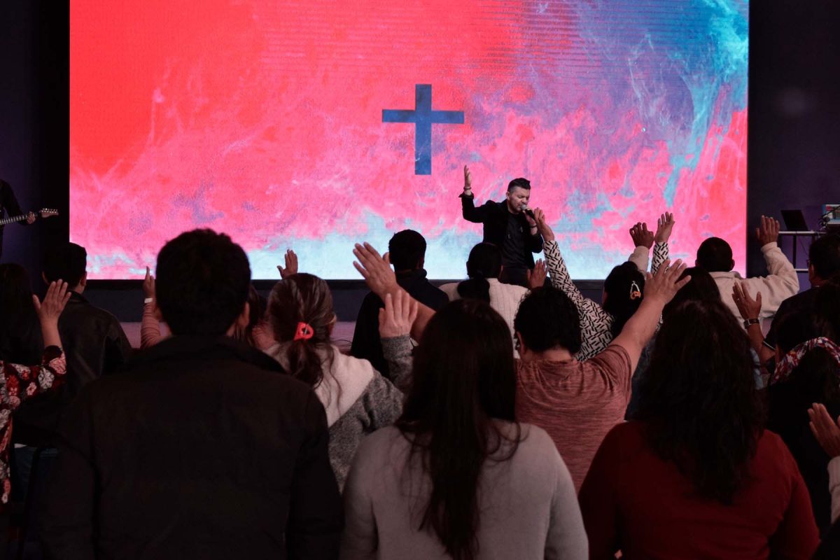 Pantalla LED en Iglesia Ciudad Cristiana, fabricada e instalada por Corpotek