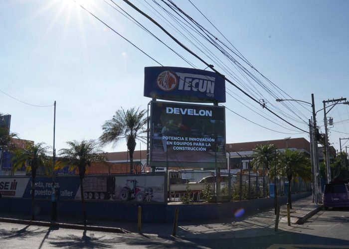 Pantalla LED para Grupo Tecún, fabricada e instalada por Corpotek