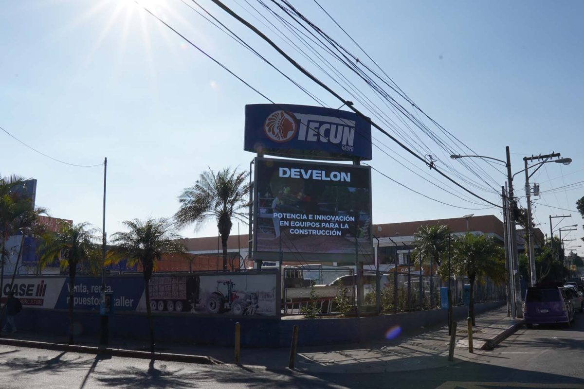 Pantalla LED para Grupo Tecún, fabricada e instalada por Corpotek