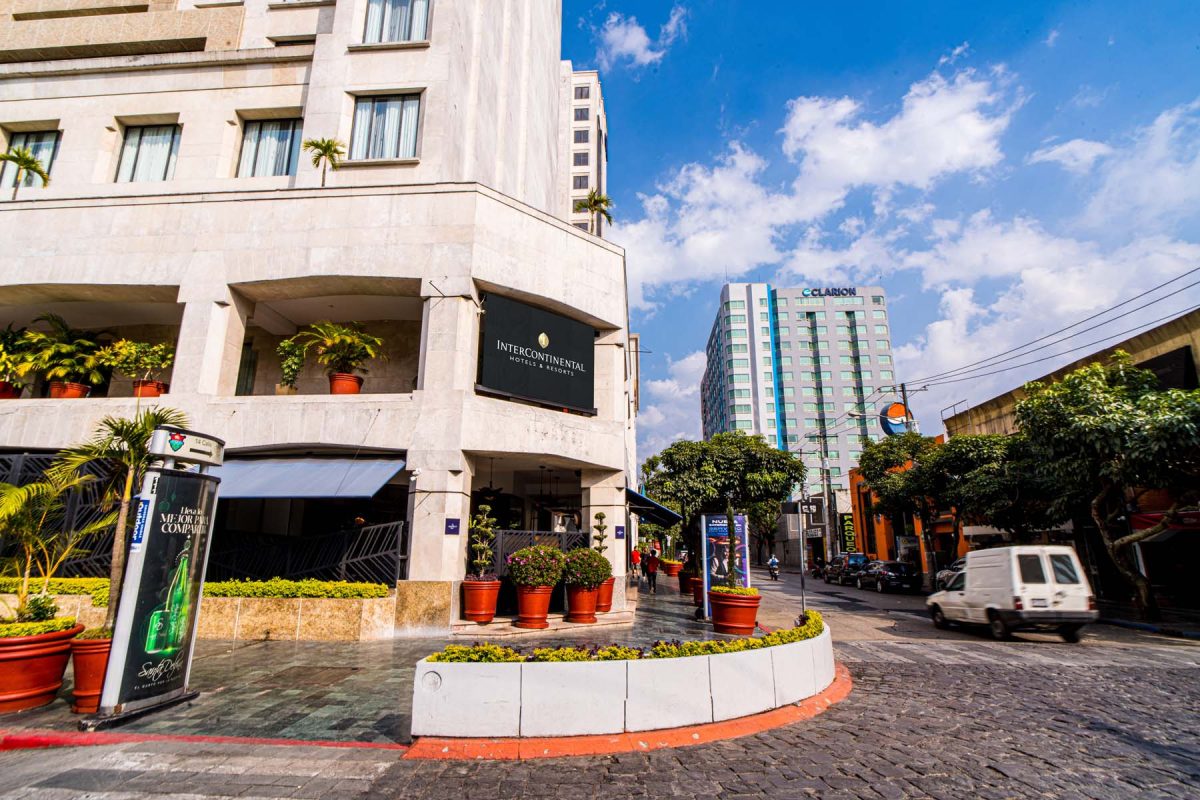 Pantalla LED para Hotel Intercontinental, fabricada e instalada por Corpotek
