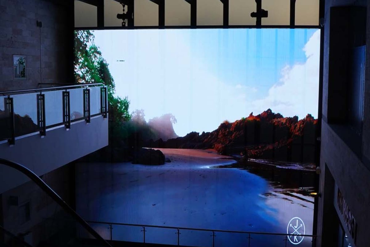Pantalla LED para Majadas Once, fabricada e instalada por Corpotek