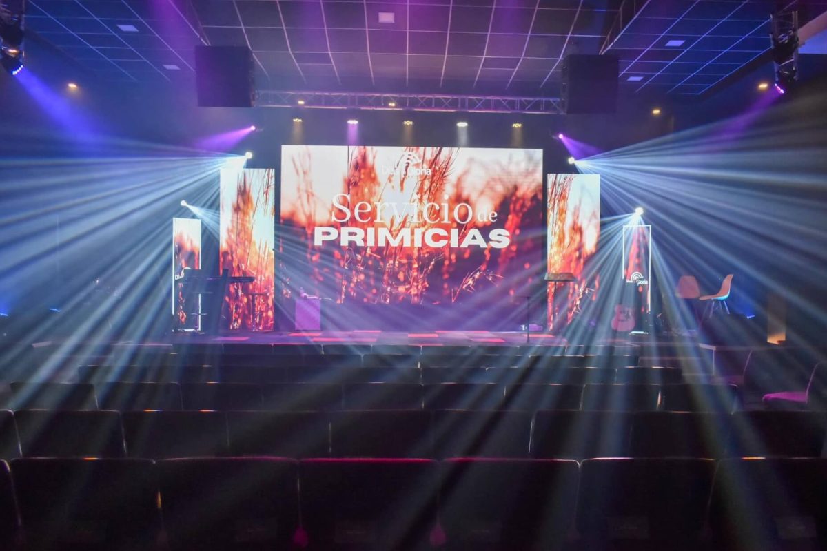 Pantalla LED para Iglesia Días de Gloria fabricada e instalada por Corpotek