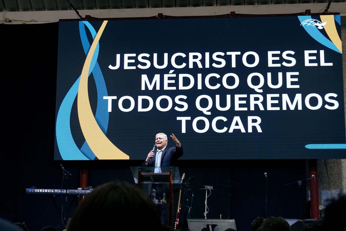 Pantalla LED en Iglesia Restauración, fabricada e instalada por Corpotek