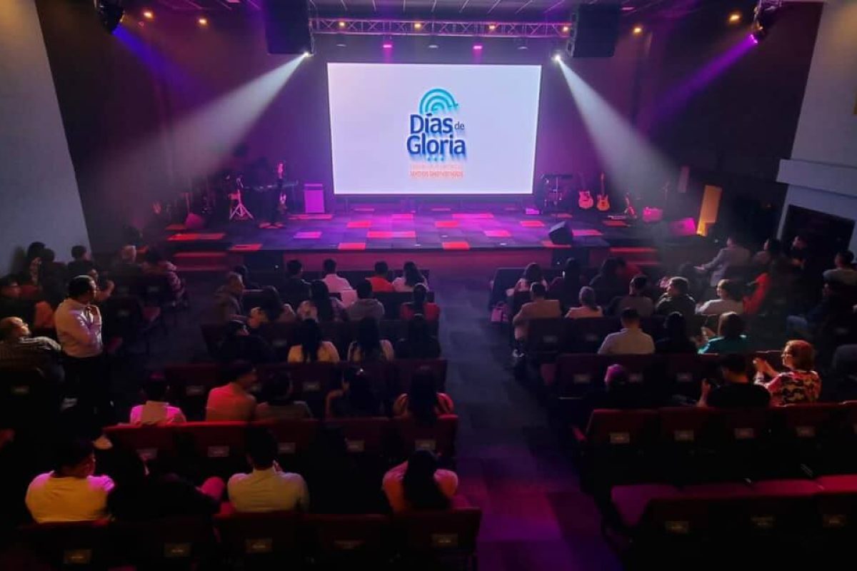 Pantalla LED para Iglesia Días de Gloria fabricada e instalada por Corpotek