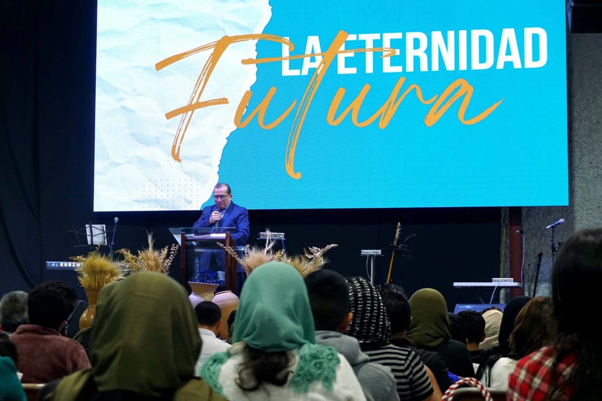 Pantalla LED en Iglesia Restauración, fabricada e instalada por Corpotek