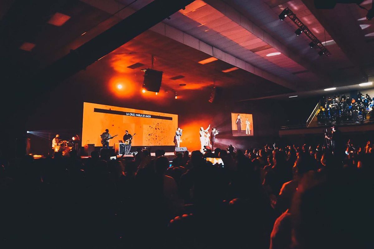 Pantalla LED en Iglesia de Dios Nueva Jerusalén, fabricada e instalada por Corpotek