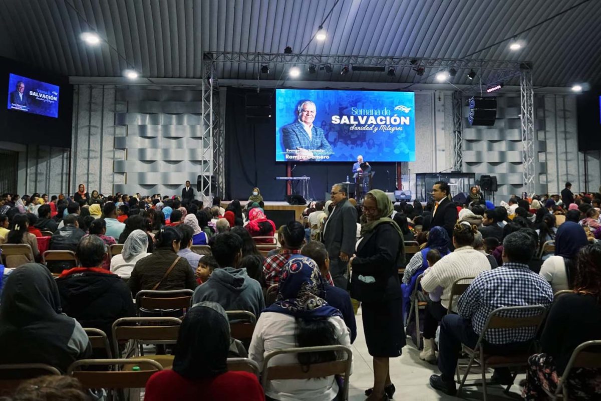 Pantalla LED en Iglesia Restauración, fabricada e instalada por Corpotek