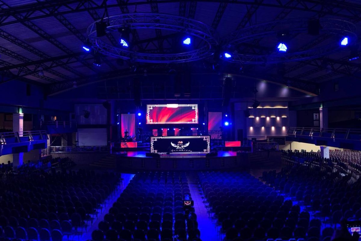 Pantalla LED para Iglesia Palabra Miel fabricada e instalada por Corpotek